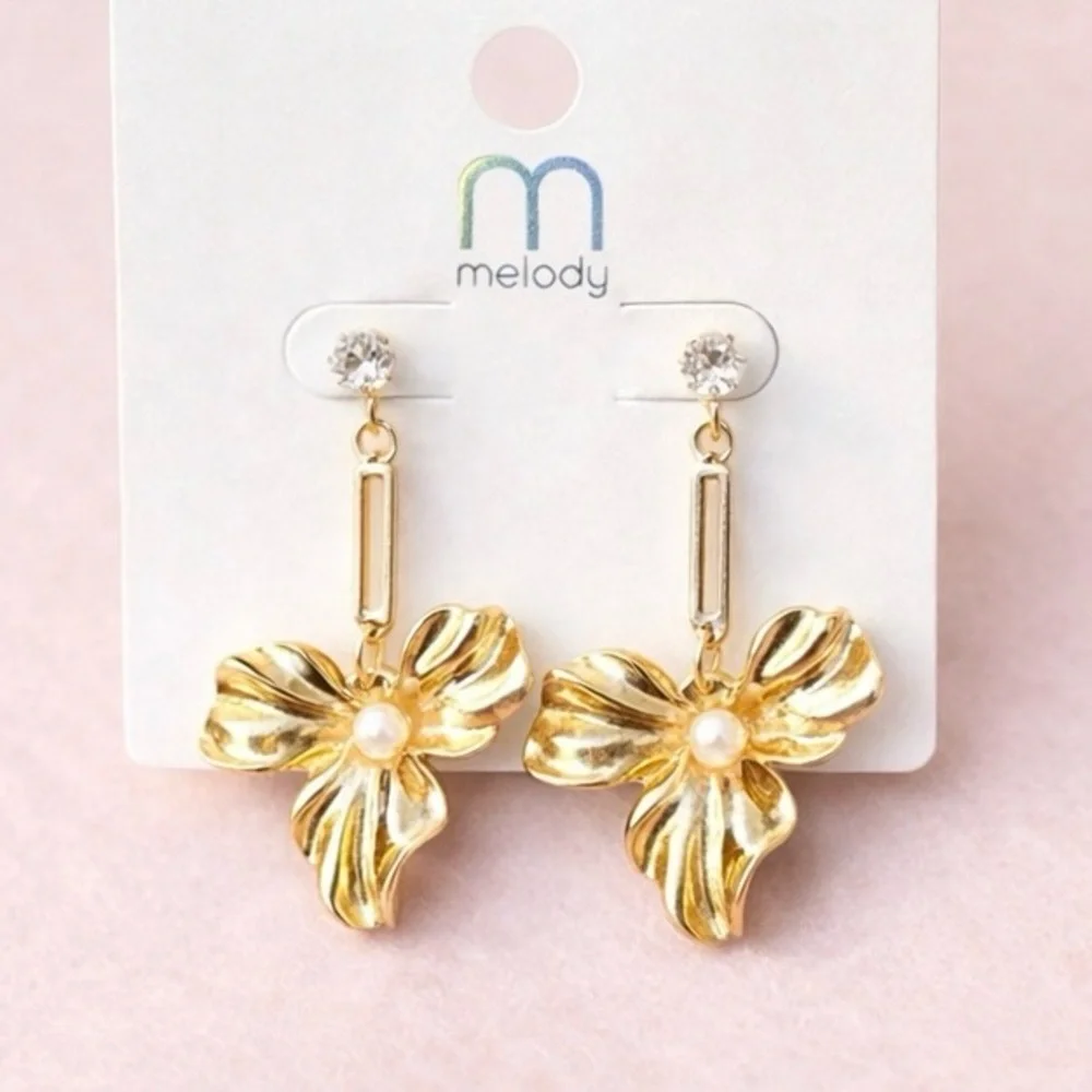 Melody Gold Flower Pearl Dangle Earrings - Picture 3 of 7